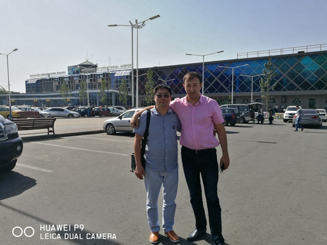 Поздравление Тони с приятной деловой поездкой в ​​таджикистан